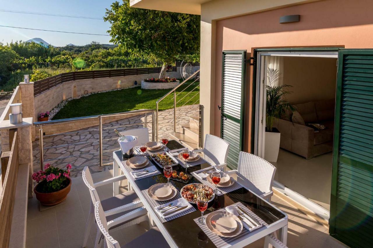 Villa Nissos Línia エクステリア 写真